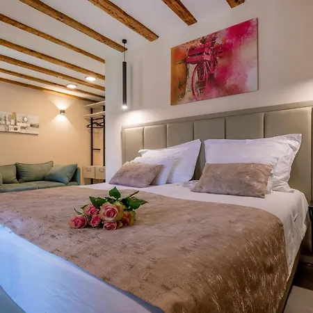 Πανσιόν Old Spalatrum Luxury 4*