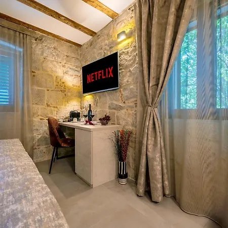 Πανσιόν Old Spalatrum Luxury 4*