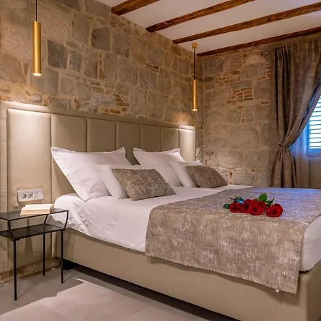 Πανσιόν Old Spalatrum Luxury 4*